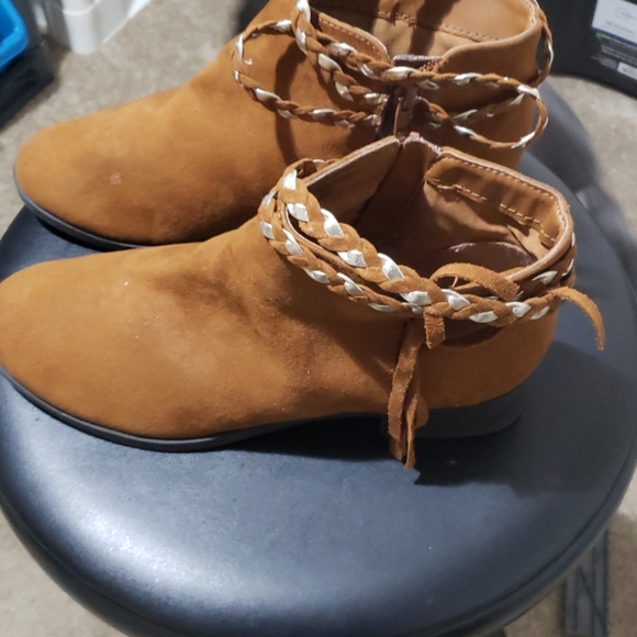 Shoes - Picture 2 of 3